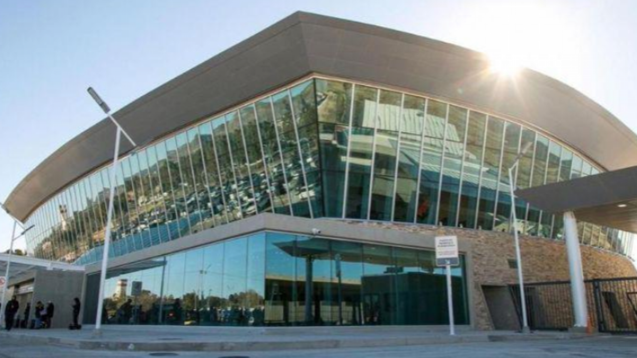 Aeropuerto: “va a poder estacionar el avión y se va a poder bajar y subir por manga sin problemas”