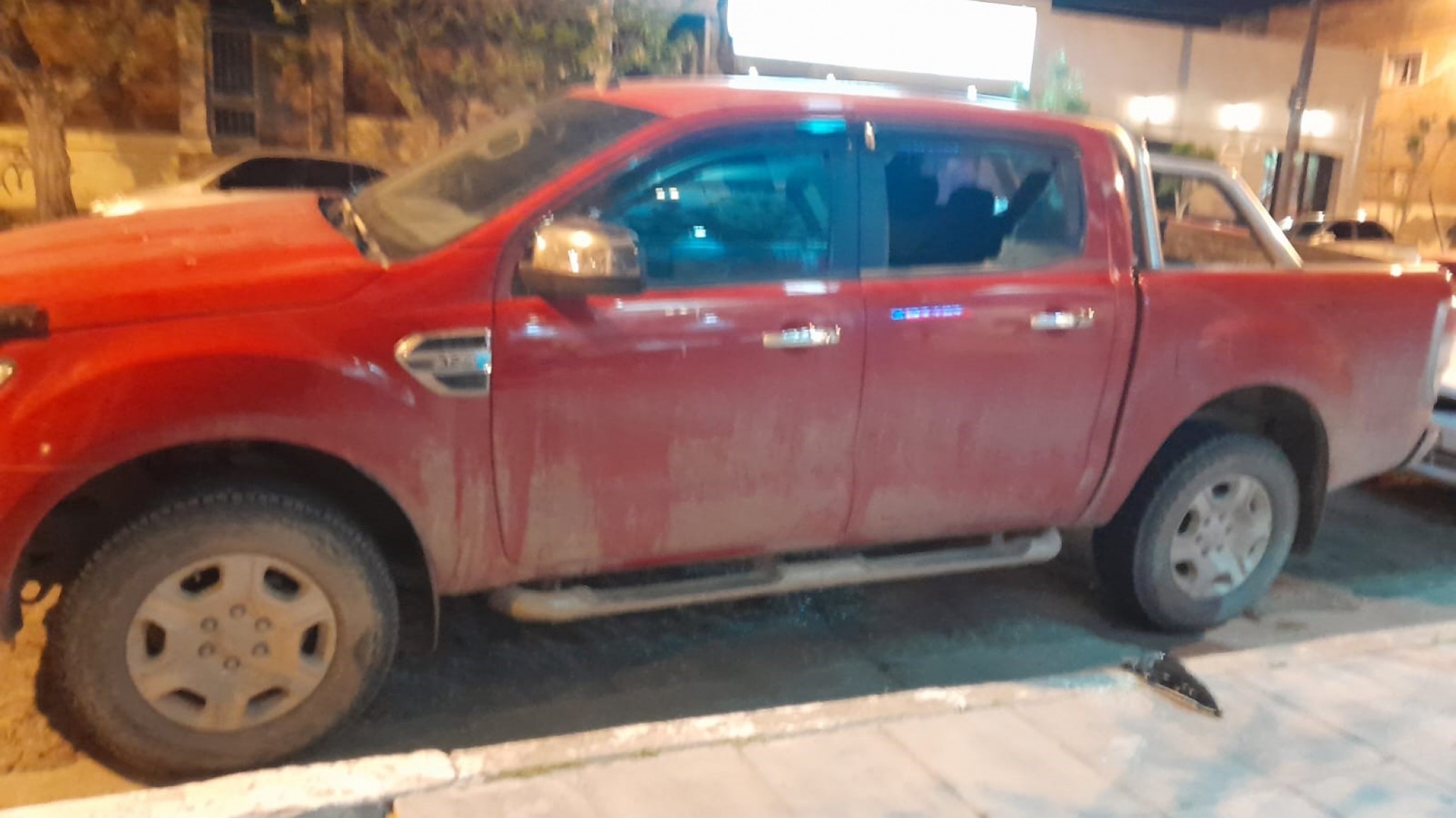 Dos hombres quedaron detenidos por robar en una camioneta