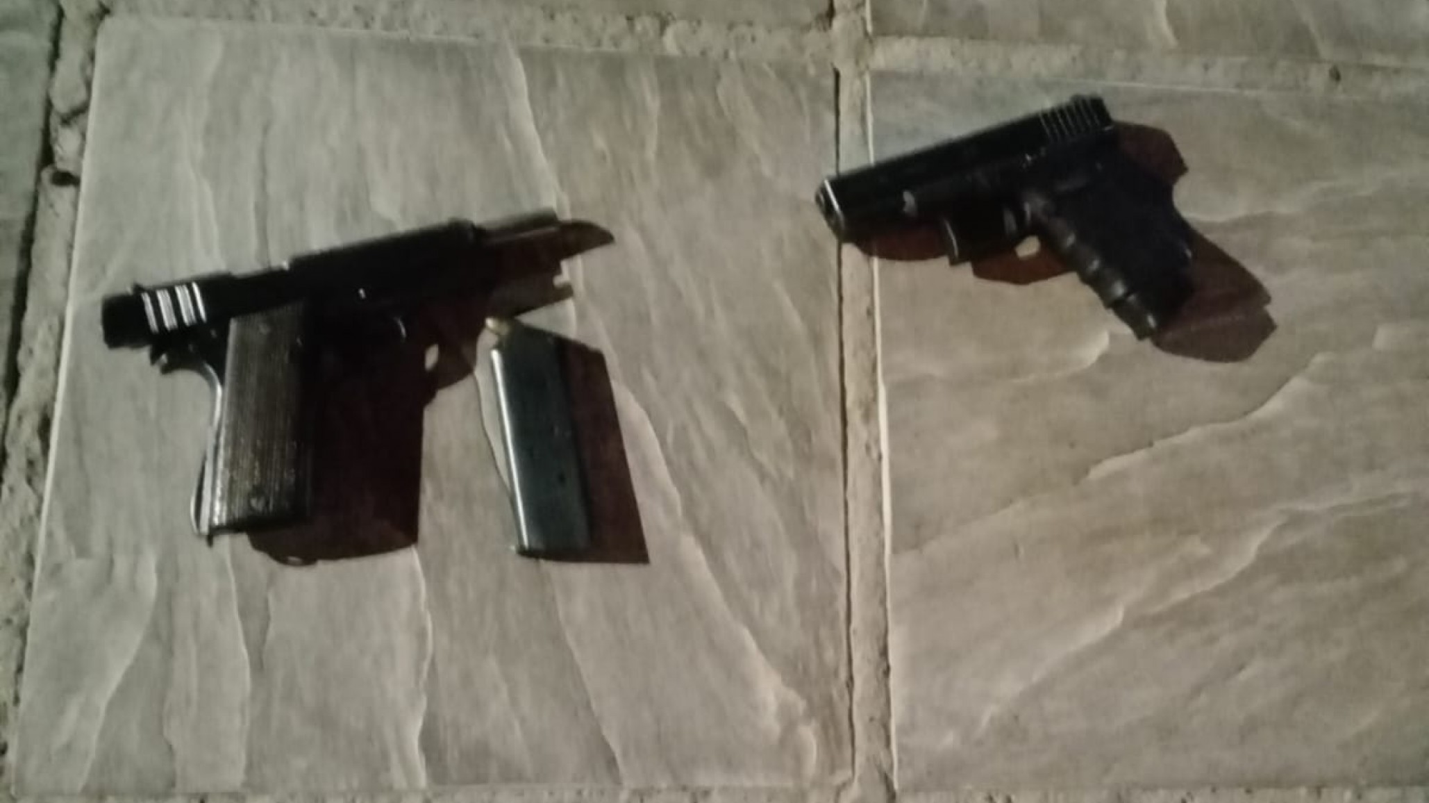 Una mujer amenazó a una persona y quedó detenida ” tenía dos armas en su cartera”