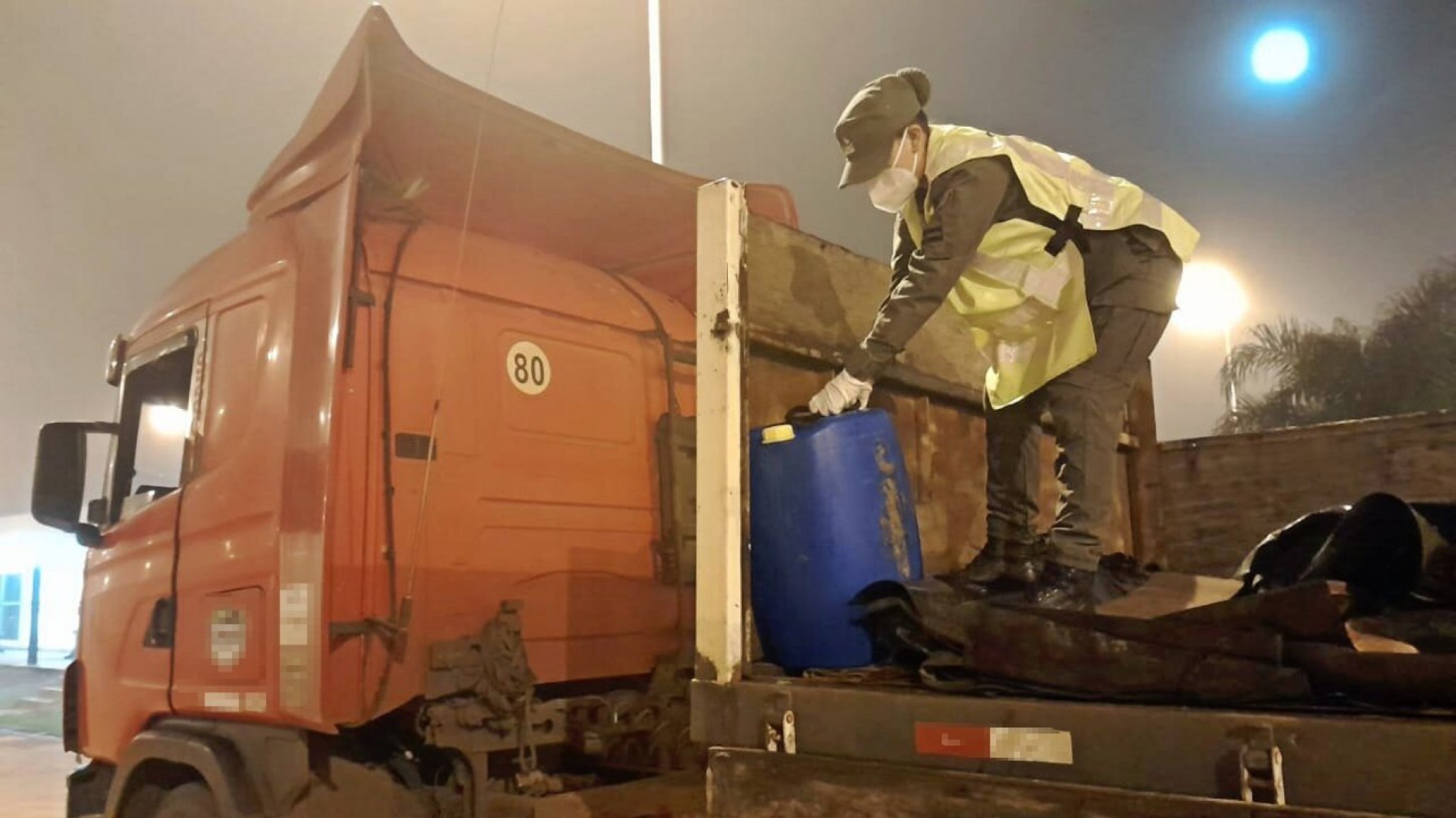 Incautan 47 kilos de metanfetamina de un camión proveniente de Brasil