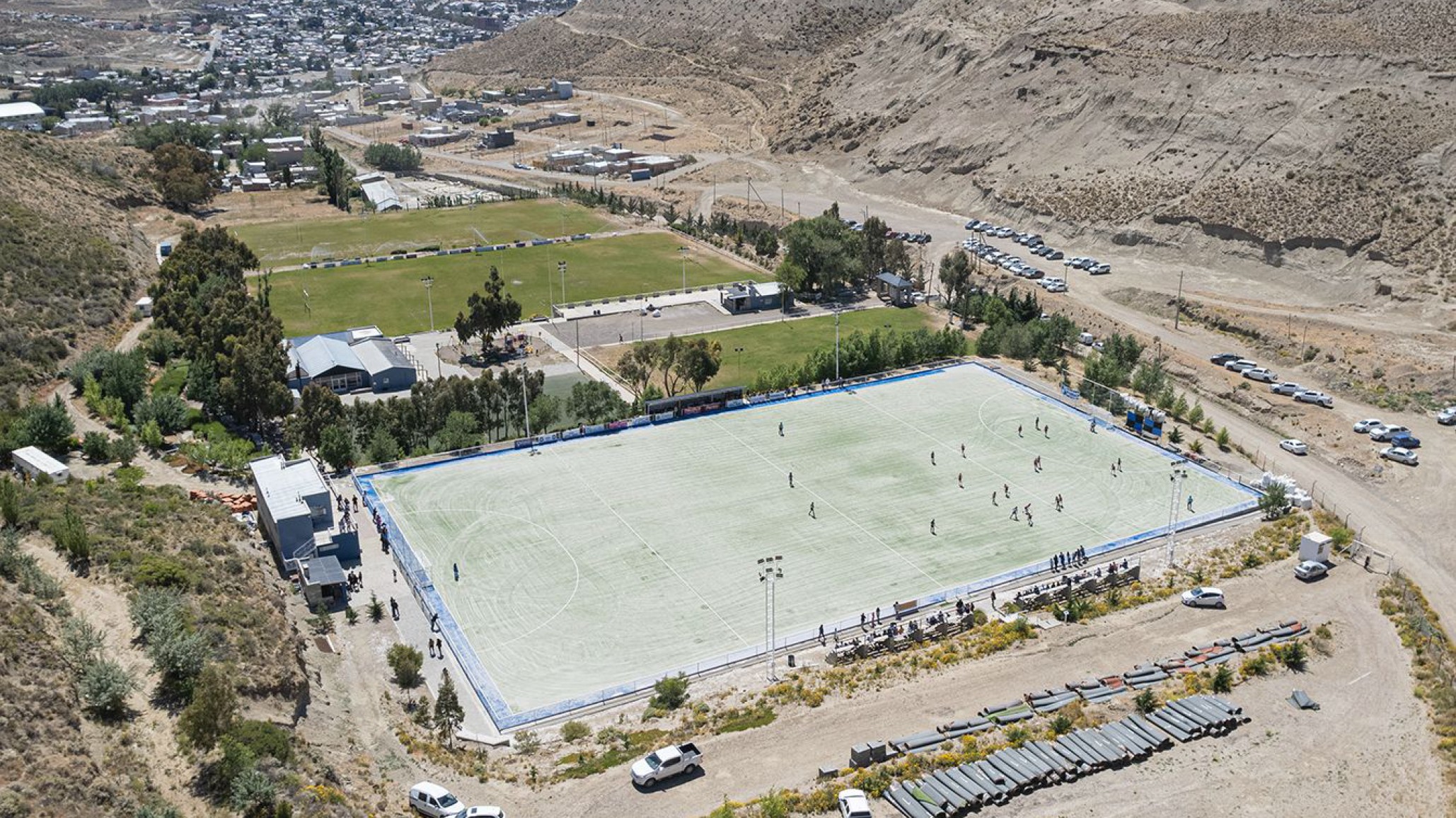 Luque participó de la inauguración del nuevo campo de juego de Calafate