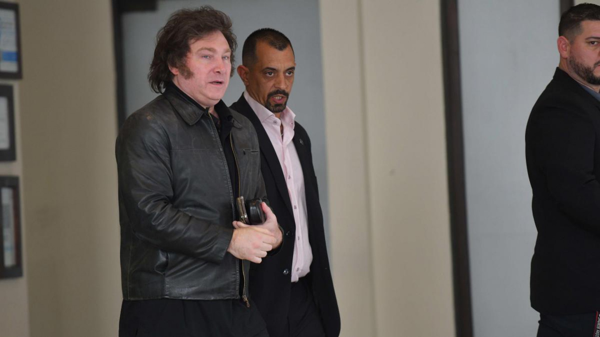 Temporal trágico: ¿Con quién viaja Milei a Bahía Blanca?