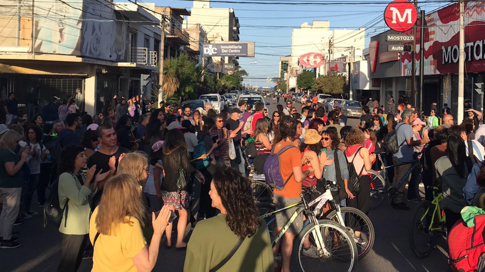 Cacerolazo en Puerto Madryn: "La patria no se vende, se defiende"