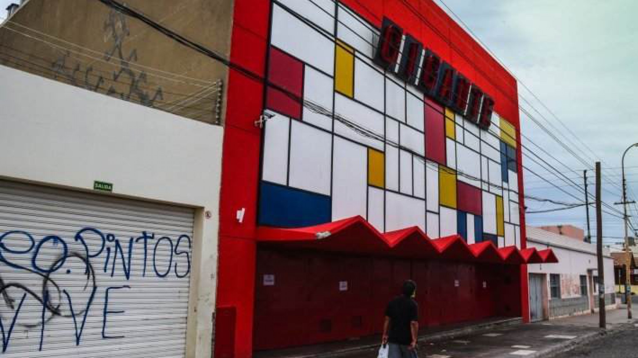 Lo echaron del boliche y enfurecido... ¡las hizo todas! ¿Qué pasó?