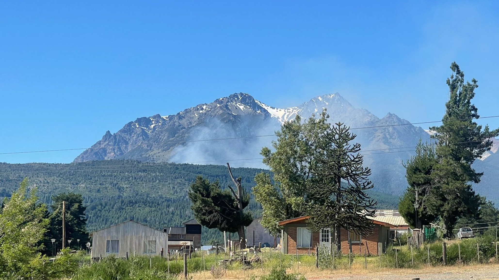 Incendio activo en Epuyén se propaga hacia la Ruta Provincial 70