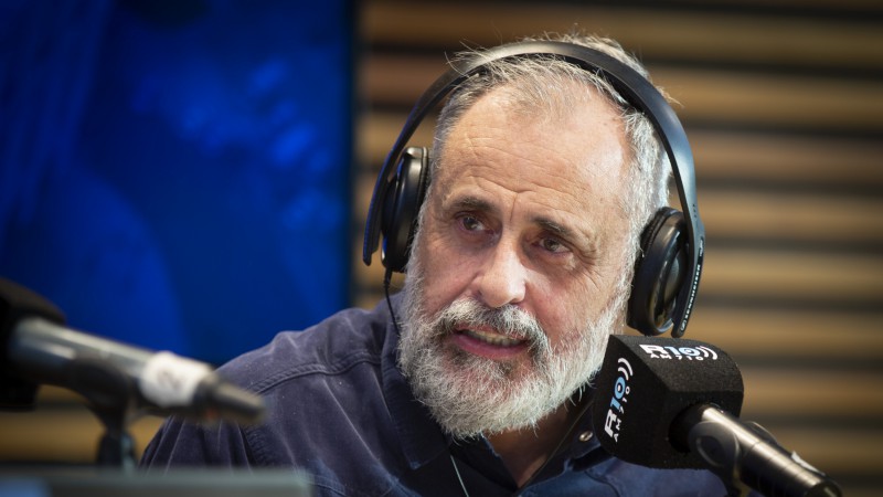 Rial pidió que los políticos "muevan el cu.."