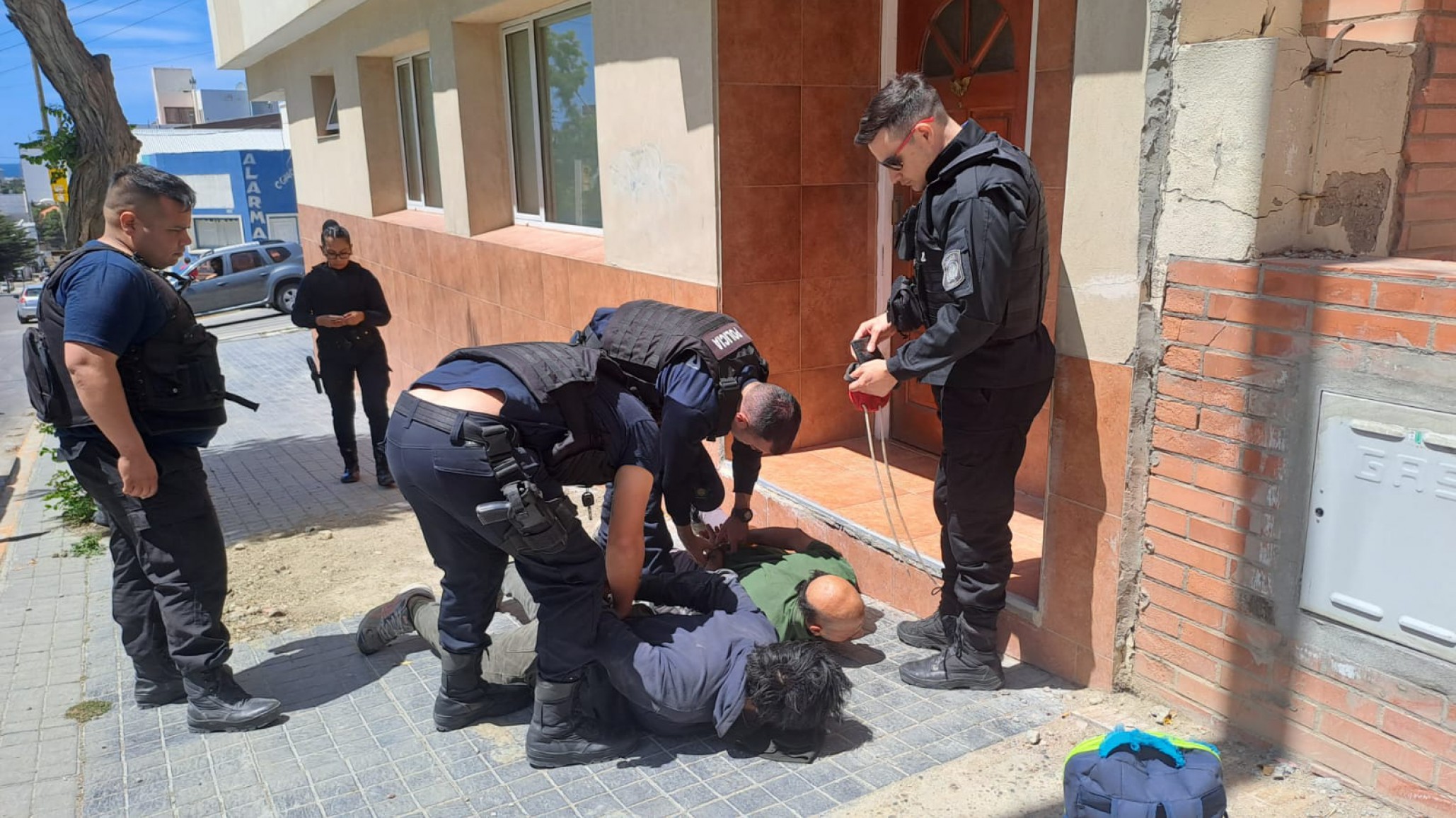 Detenidos por robar una máquina de coser
