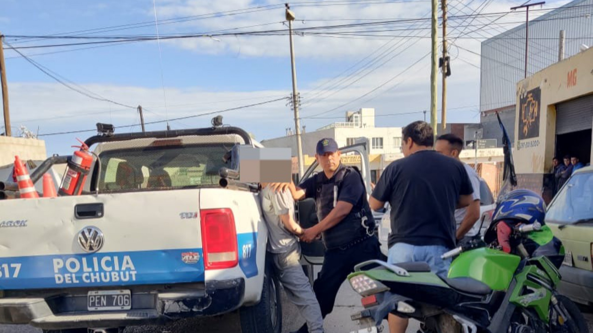 Conducía una moto robada, evadió un control y terminó detenido