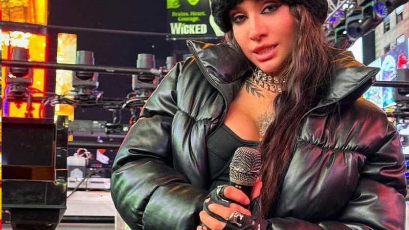 "Es vergonzoso": Indignación por la presentación de María Becerra en Times Square