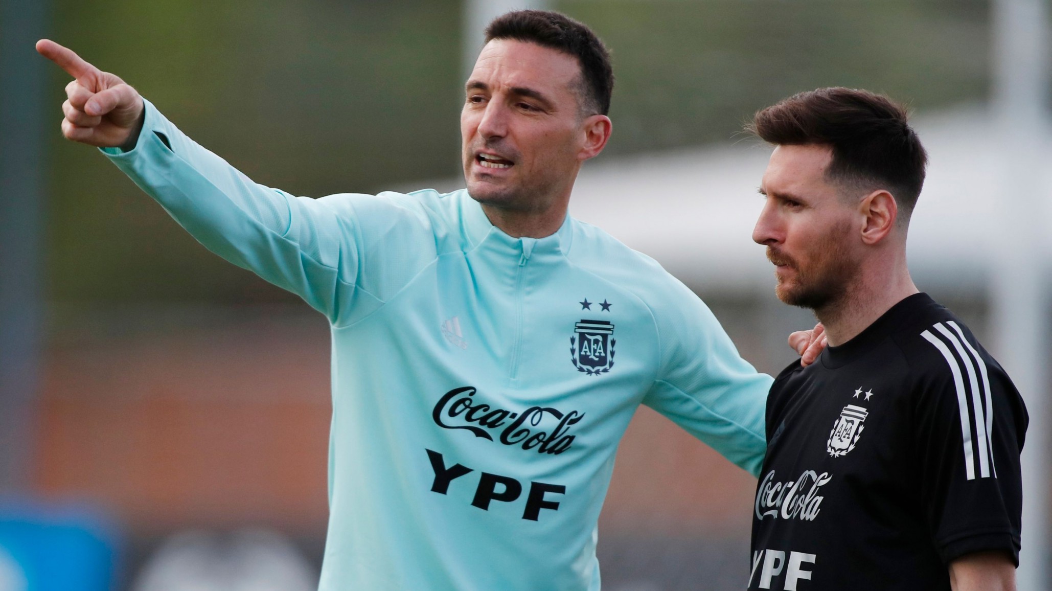 Encuentro clave entre Scaloni y Messi en Rosario este miércoles