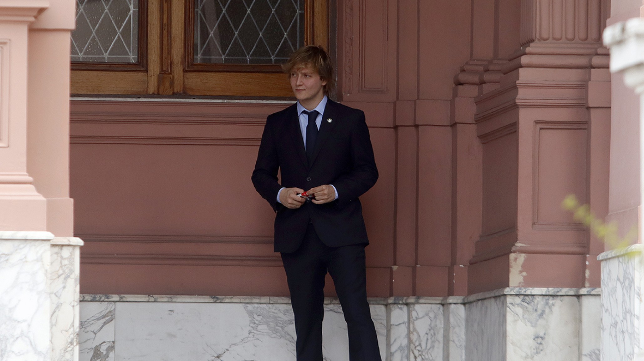 Iñaki Gutiérrez atrincherado con sus compañeros y... ¿Pidiendo chocotorta?