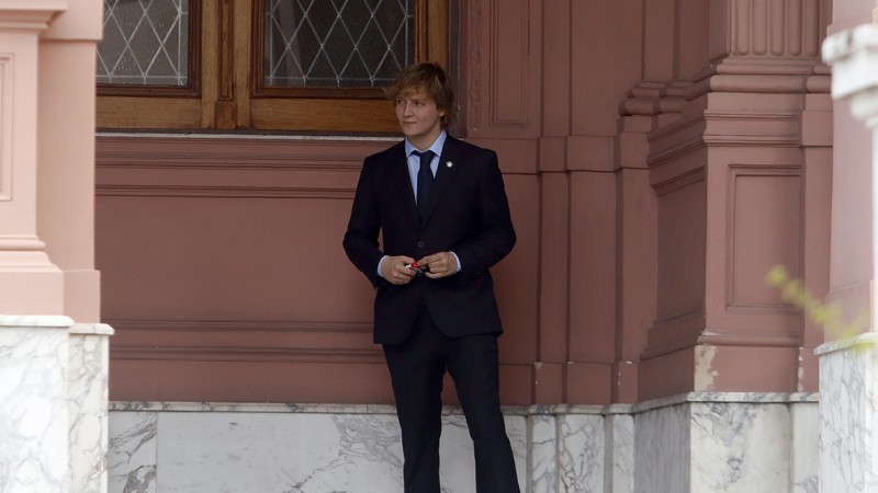 Iñaki Gutiérrez atrincherado con sus compañeros y... ¿Pidiendo chocotorta?