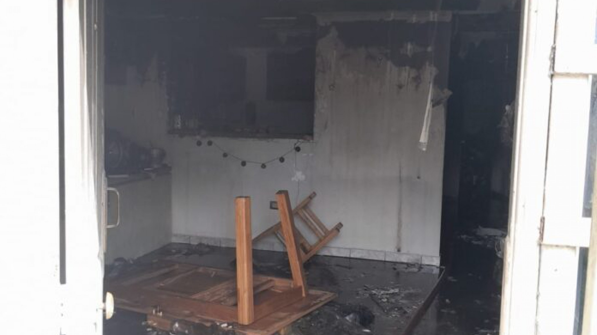 Incendio en vivienda: Madre e hijas escaparon por la ventana