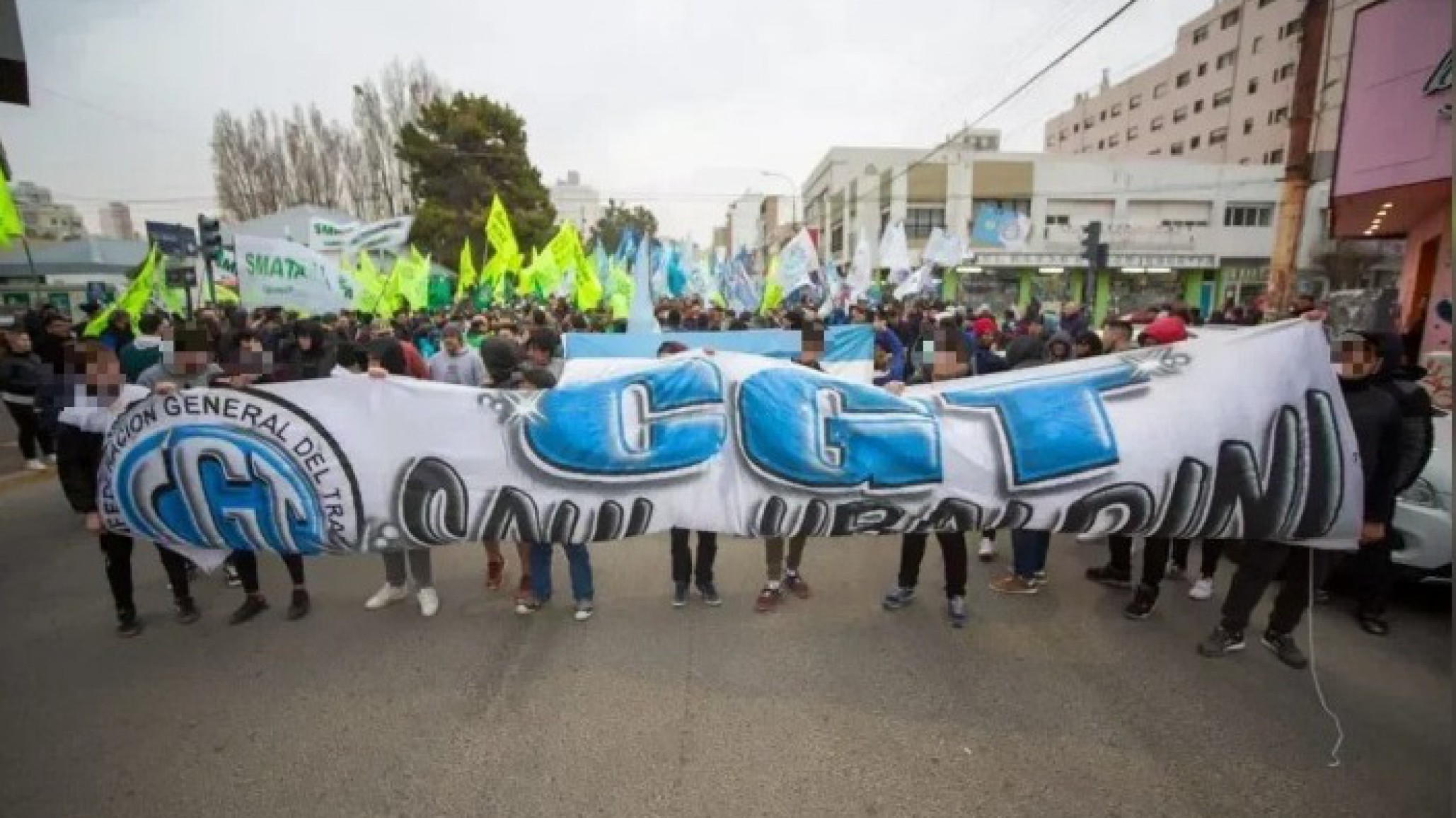 La CGT llevó a los diputados y senadores nacionales del PJ el rechazo del DNU