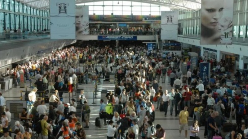 Hay 100.000 pasajeros afectados por desvíos, cancelaciones y reprogramaciones de vuelos