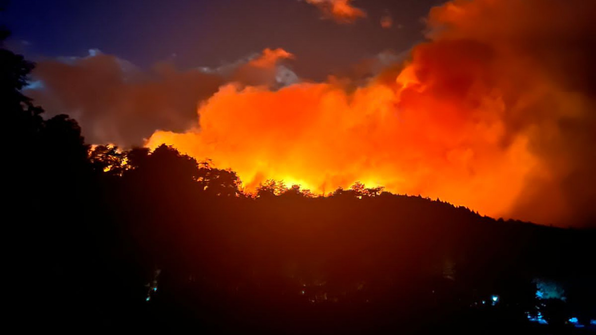El incendio en el Parque Nacional Los Alerces "fuera de control"