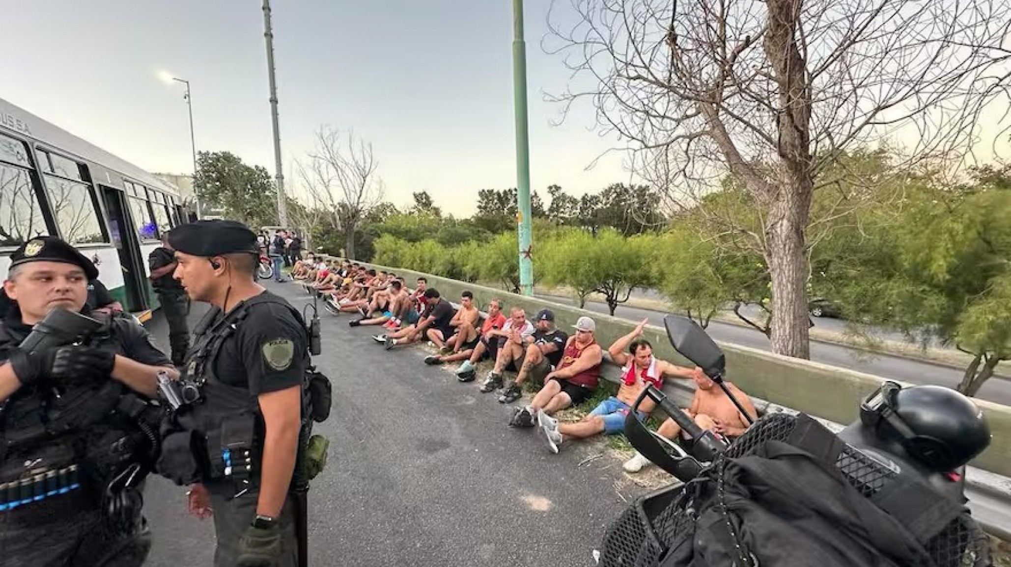 Se conoció la pena que deberán cumplir los 30 barras de River por los disturbios en el Monumental