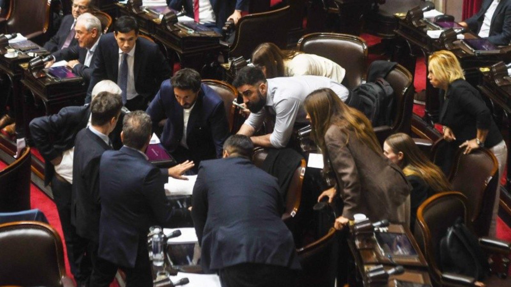 Diputados retoma debate sobre ley Ómnibus tras media sanción
