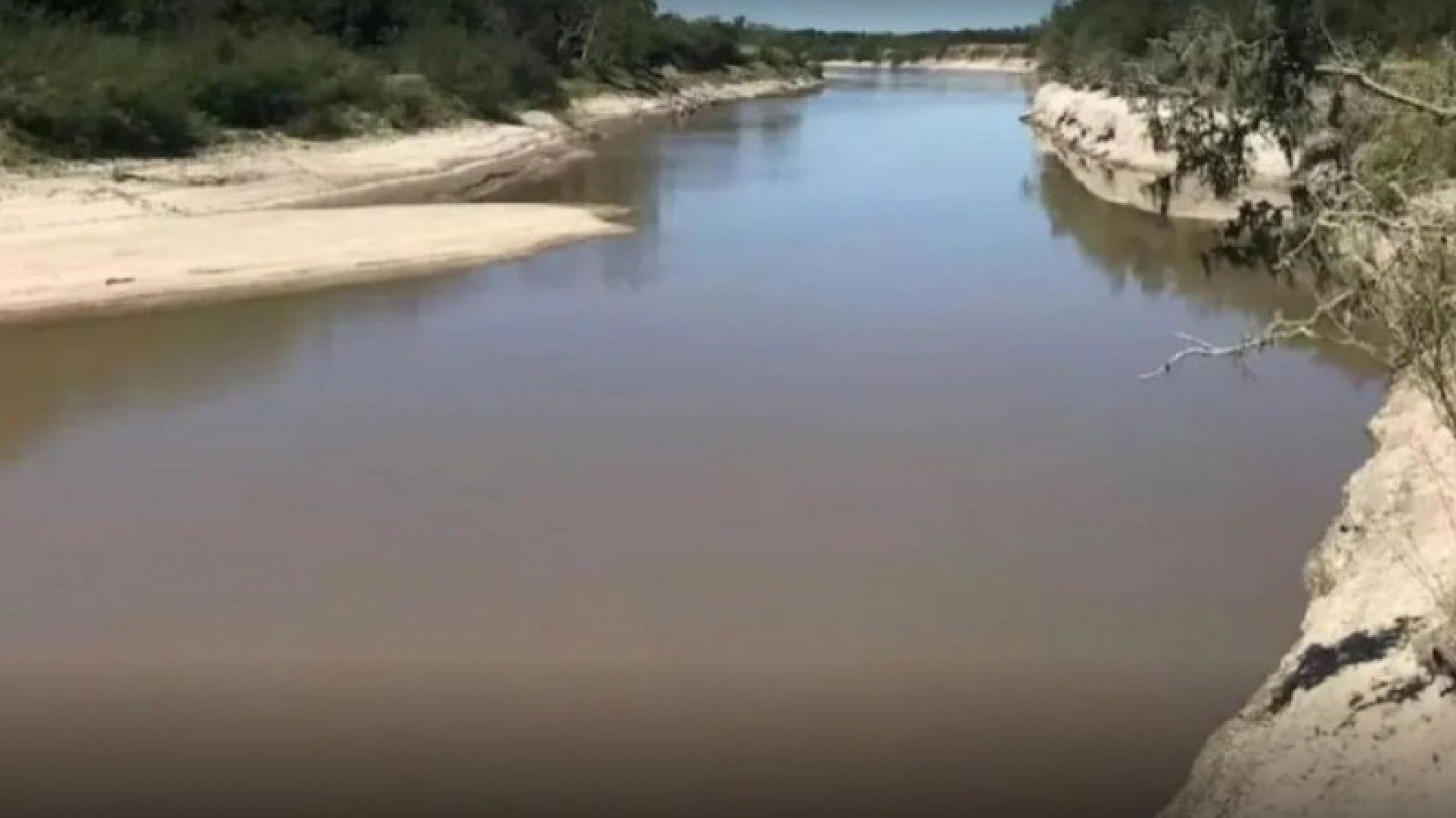 Tragedia en el río: Se ahogó mientras intentaba recuperar una pelota