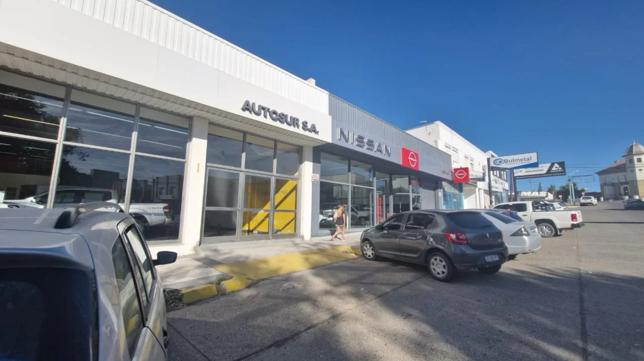 Robaron dos camionetas 0 Km en concesionaria de Puerto Madryn