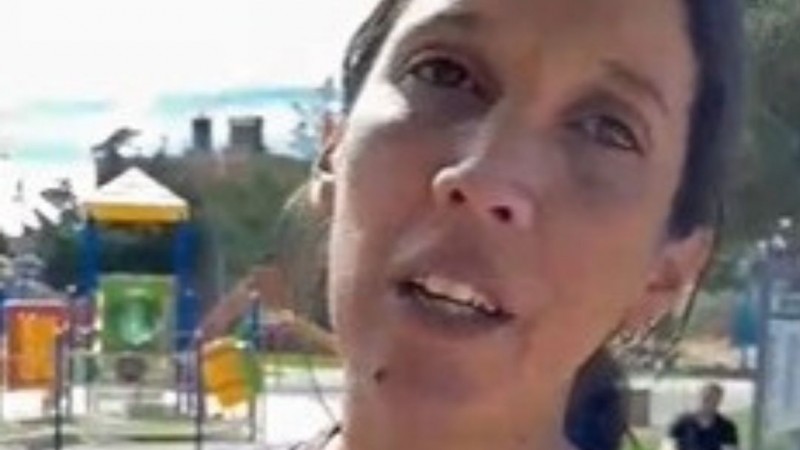 La madre del joven quemado dijo que su hijo está grave y pide justicia: "Los roció y les tiró antorchas encima"