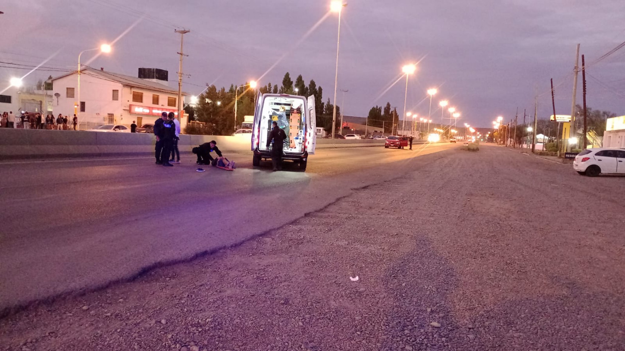 Un joven fue atropellado cuando intentaba cruzar la Avenida Hipólito Yrigoyen