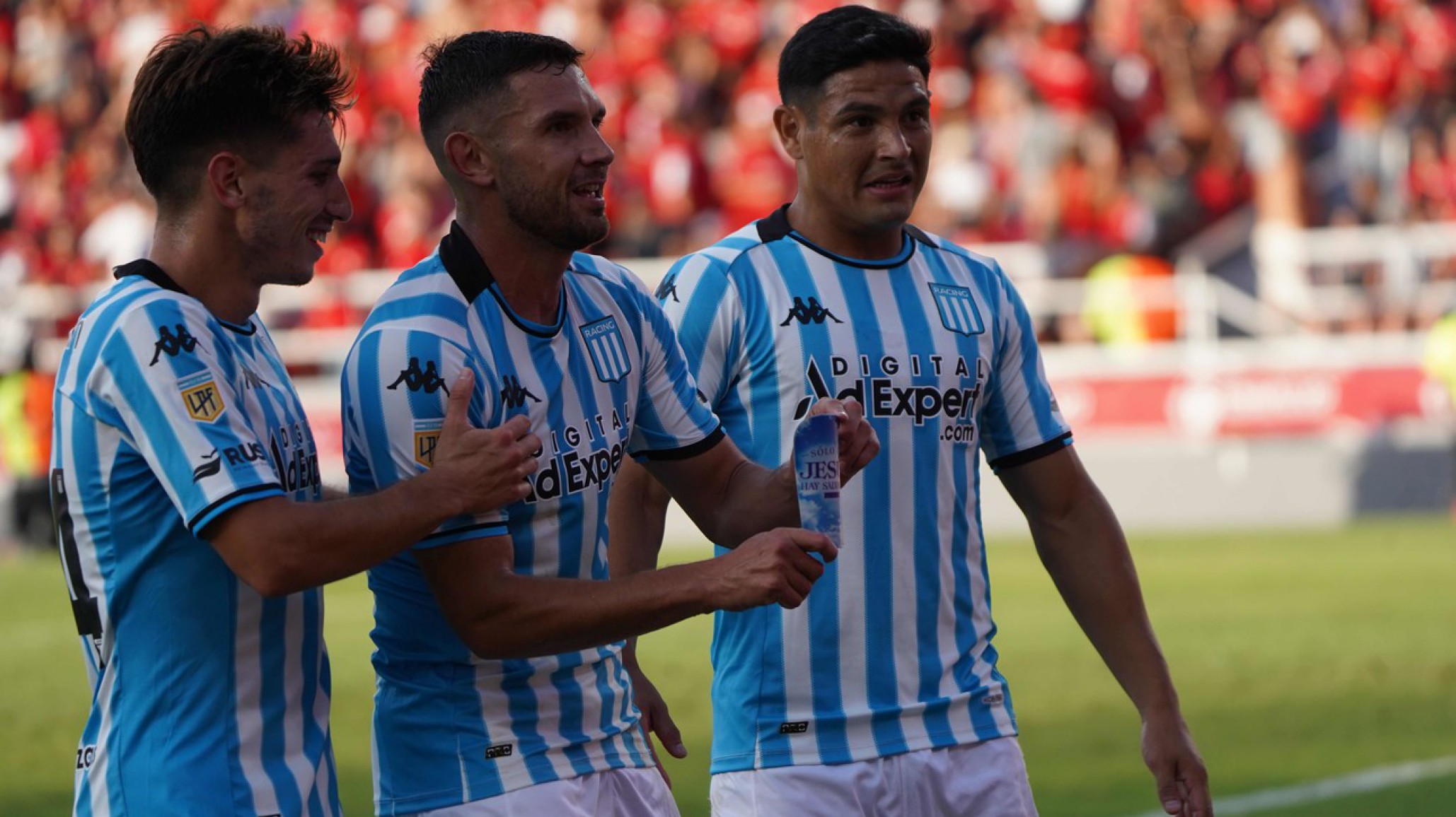 Racing vence a Independiente en el clásico de Avellaneda con gol de Maravilla Martínez