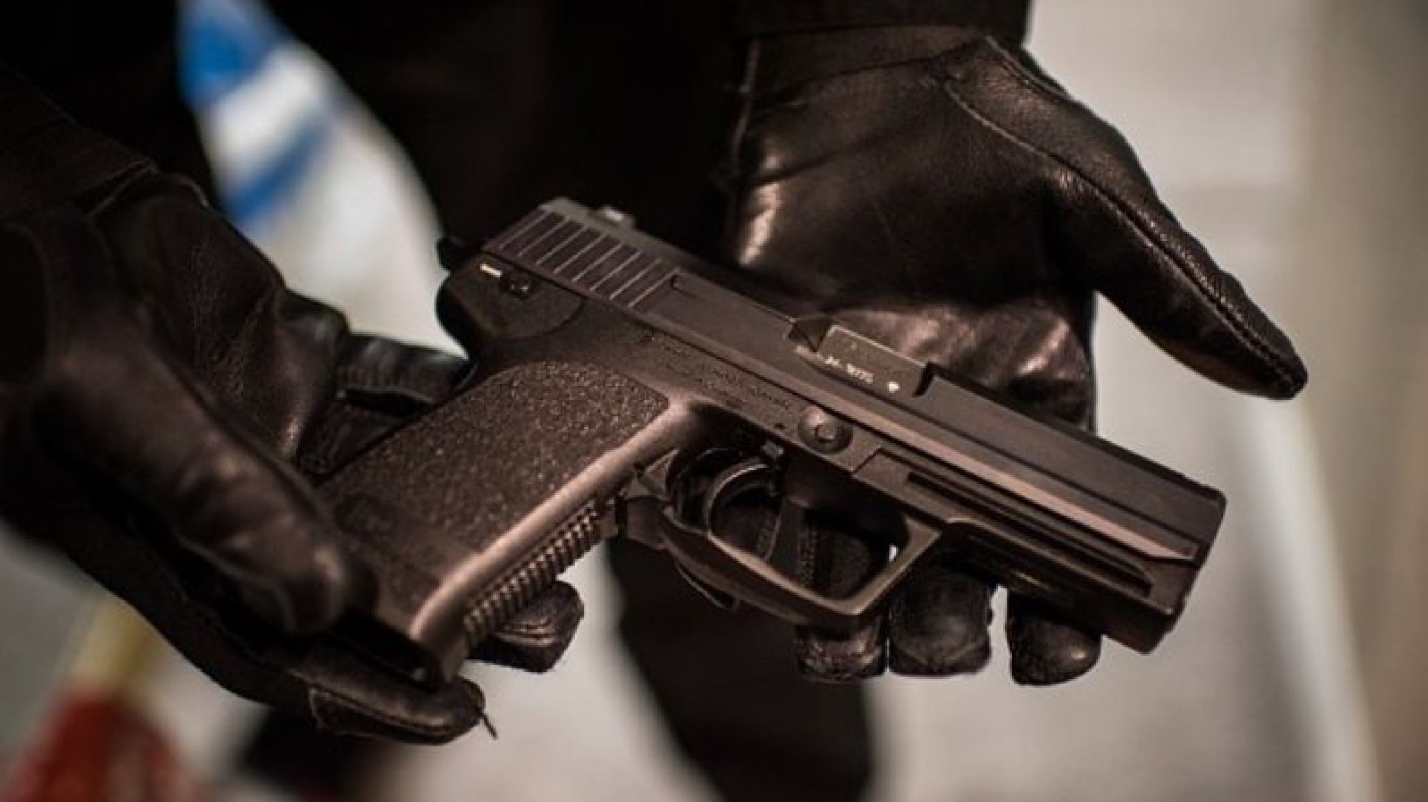 Intento de robo a una mujer en Barrio Pueyrredón , la policía busca a los sospechosos