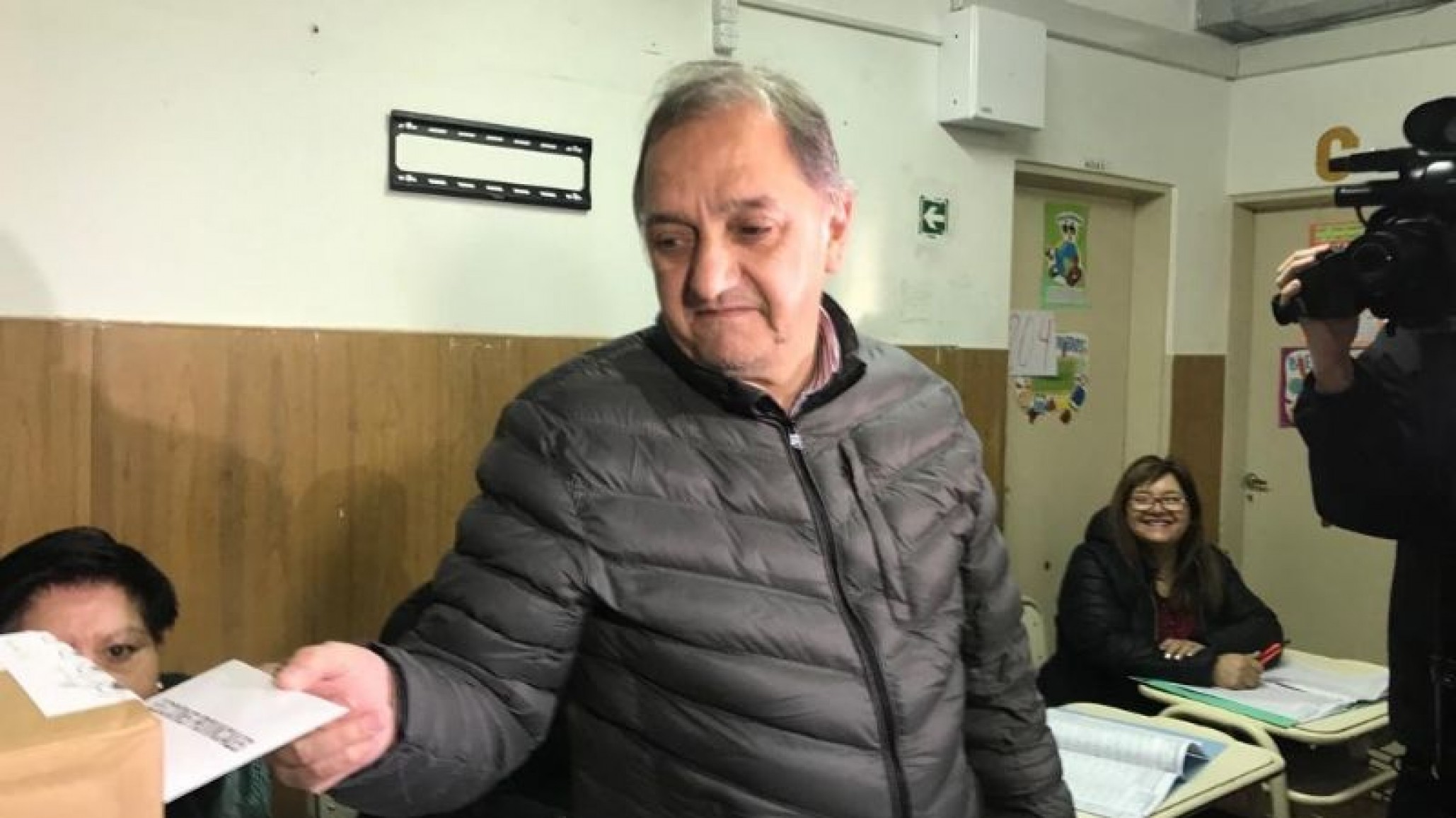 Linares dijo que a las 21 ya estarían los resultados de las elecciones