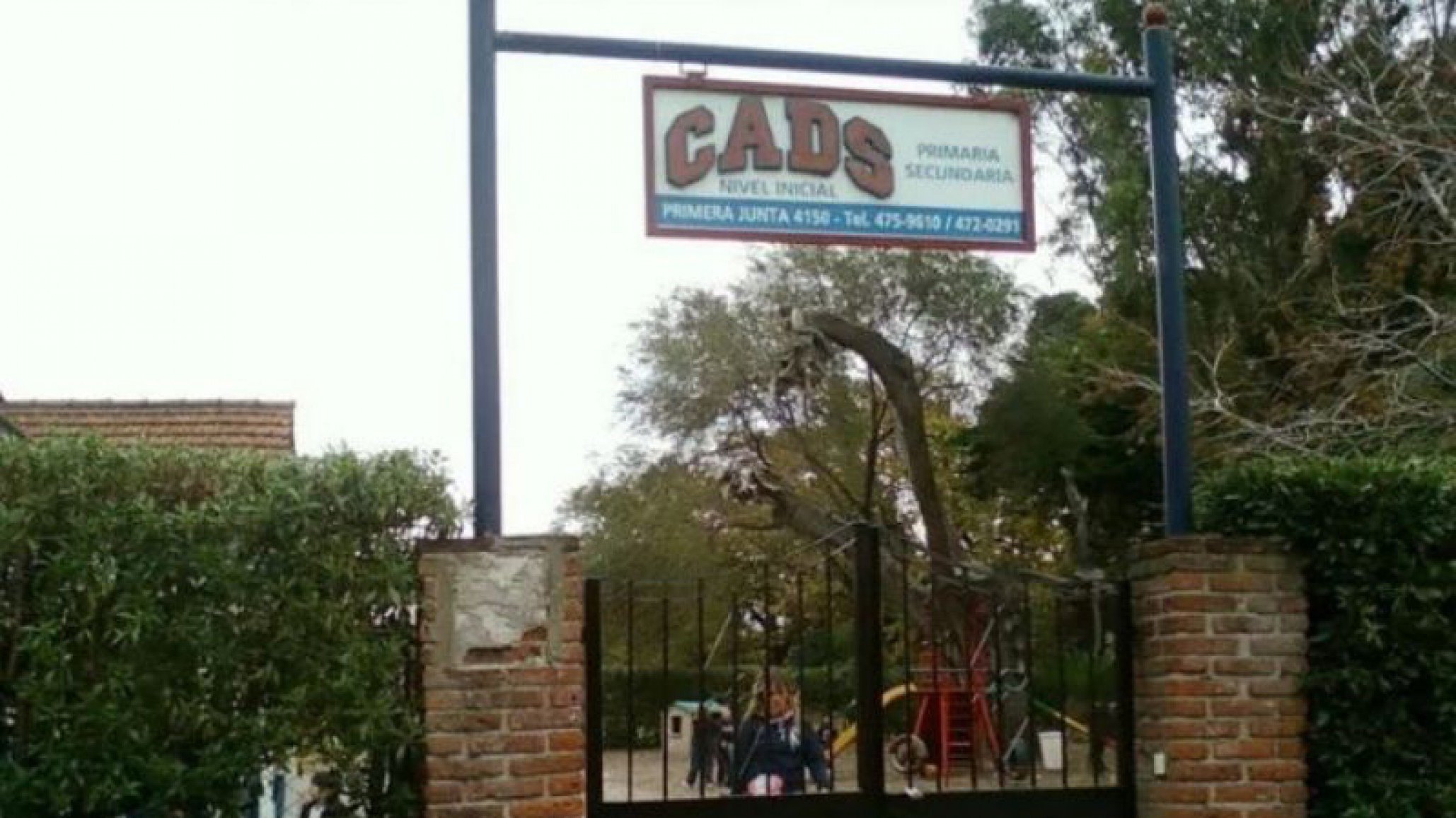 Con una maza y un cortafierro robaron casi un millón de pesos