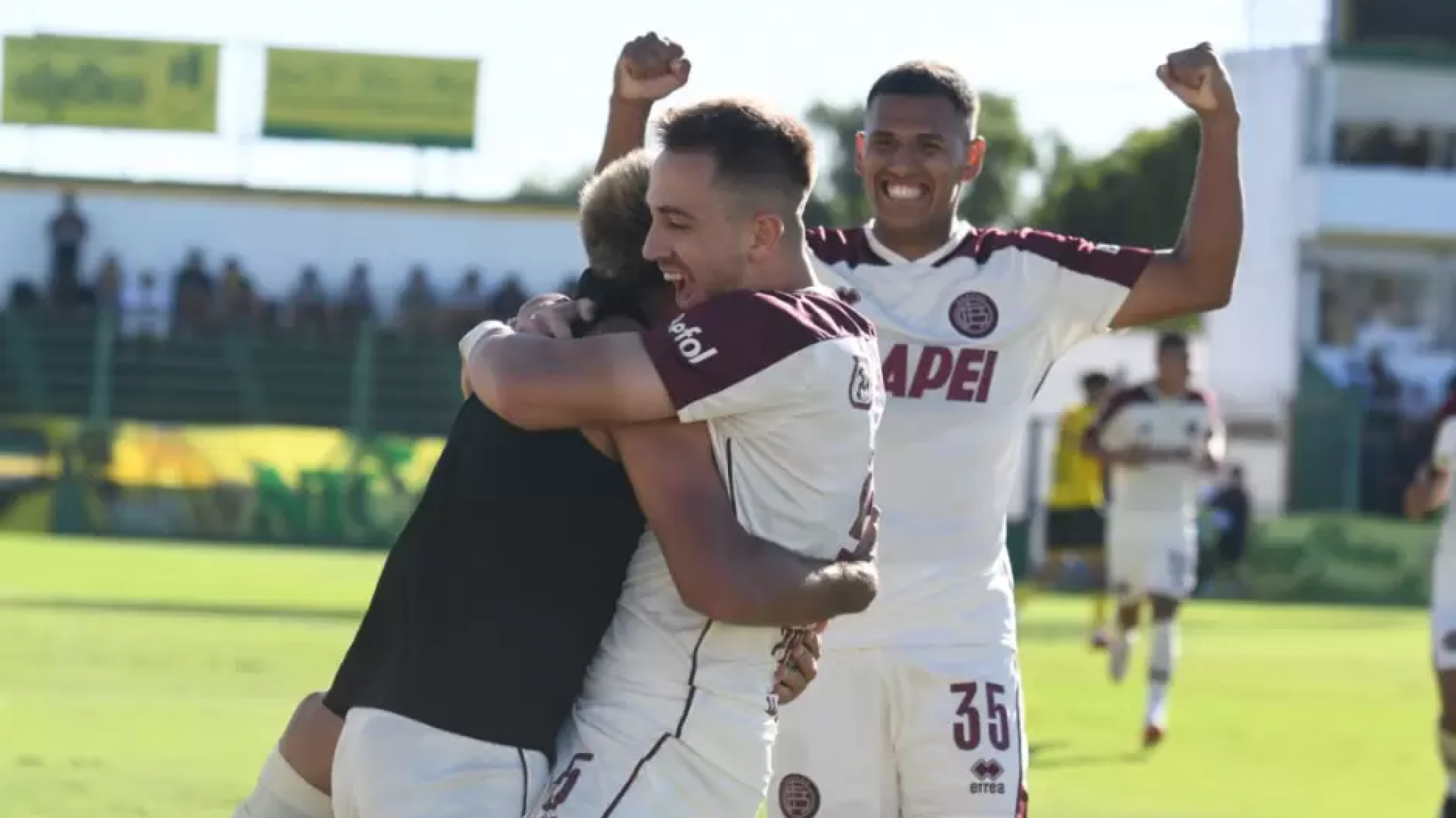 Lanús goleó a Defensa y Justicia 4-0