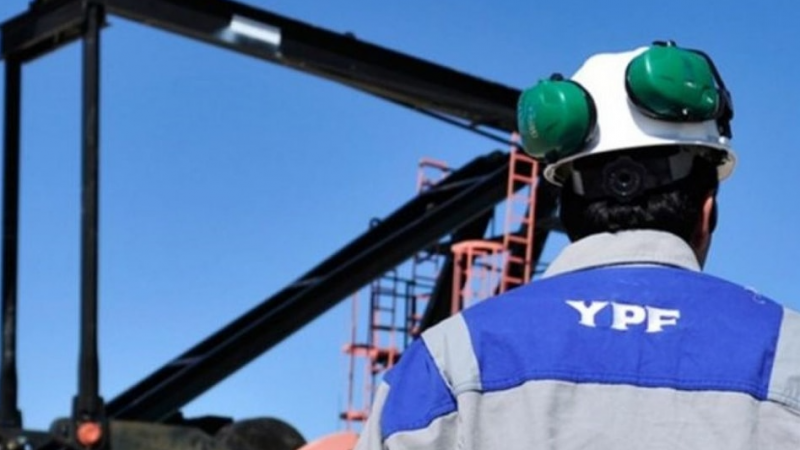 Juan Pablo Luque expresó su preocupación por la pasividad política ante la decisión de YPF