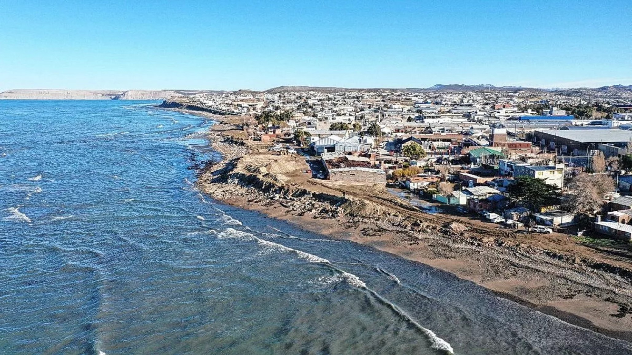 Balearon un portón y dos autos en el Barrio Stella Maris ¿Quién lo hizo?