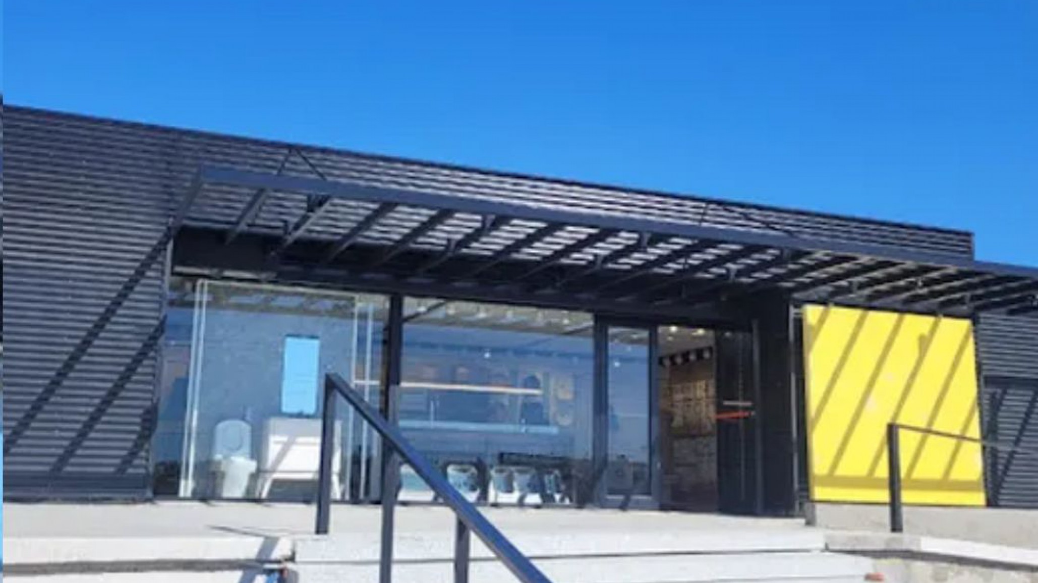 Hubo un robo millonario en un reconocido local de materiales para la construcción