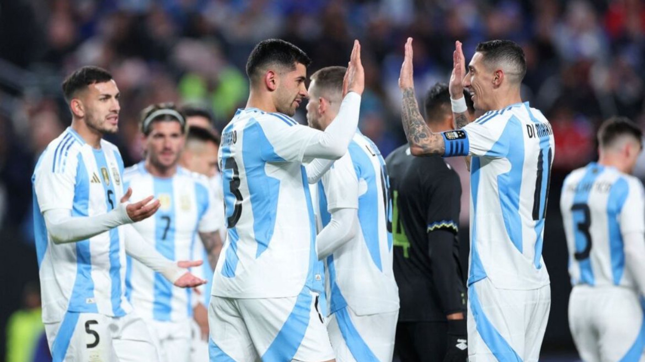 Argentina goleó a El Salvador 3-0 sin Messi