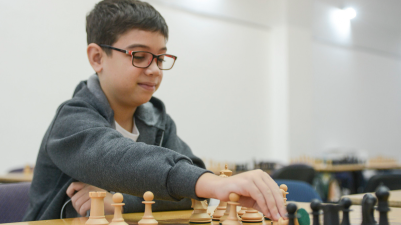 El pequeño genio del Ajedrez que brilló en Comodoro venció al 5 veces campeón mundial