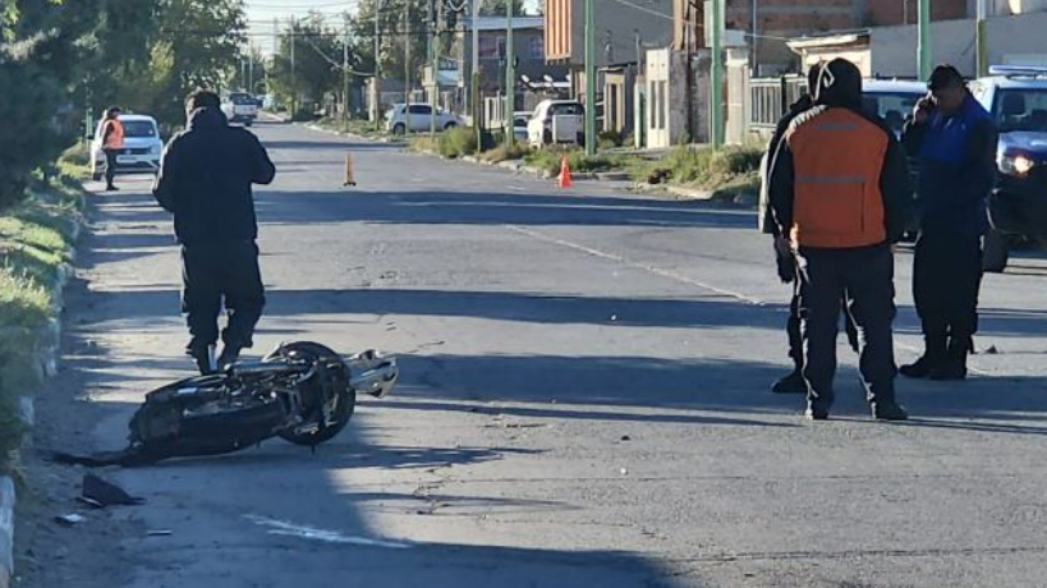 Accidente trágico: una motociclista de 30 años perdió la vida y la conductora del auto se quiso fugar