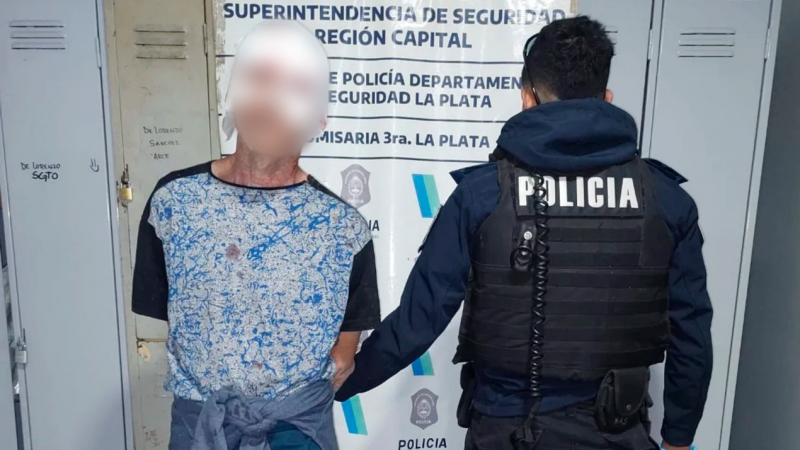 Cansados de la inseguridad: Vecinos lincharon y desnudaron a un prófugo de la cárcel