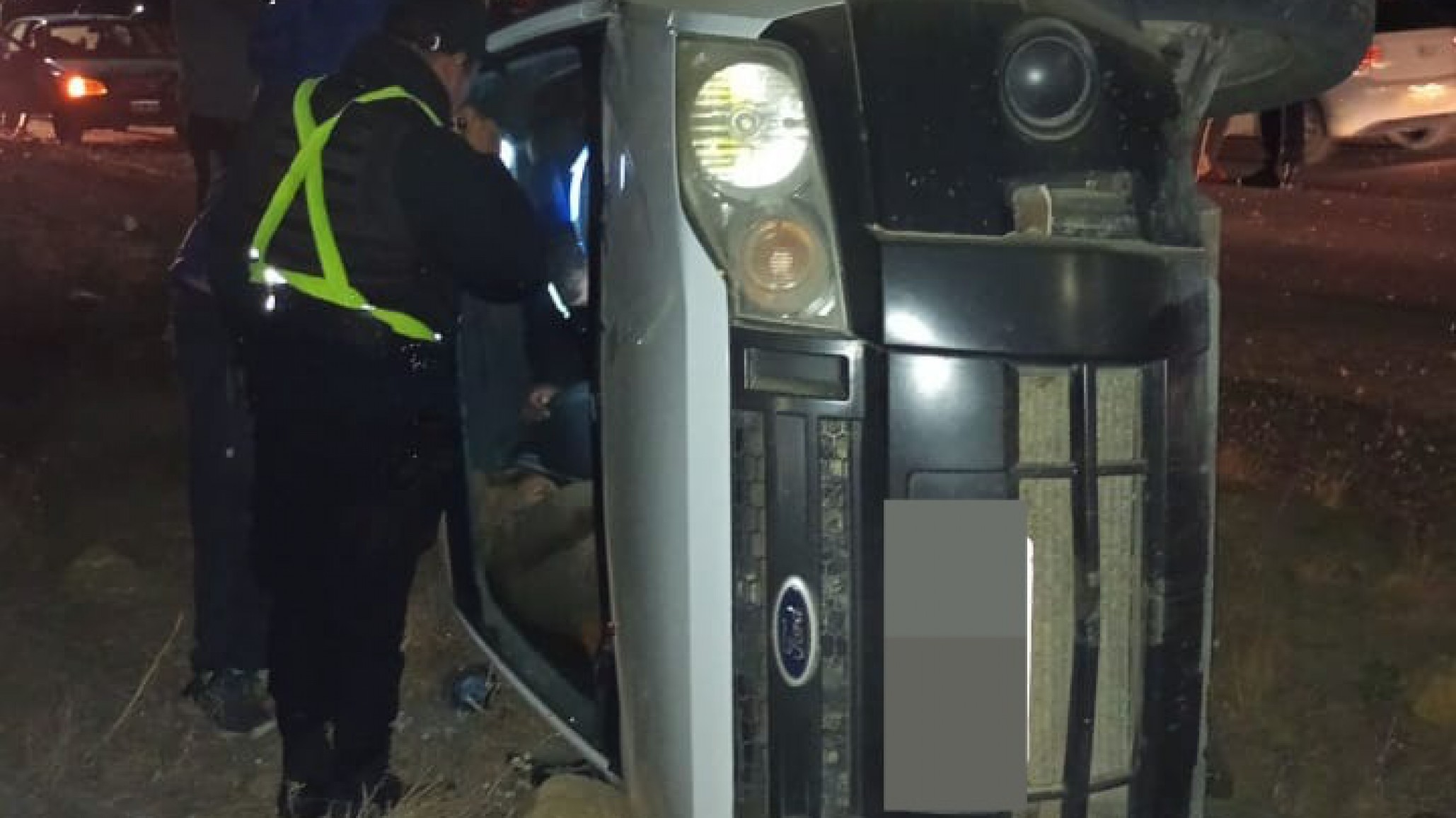 Una mujer perdió el control de su camioneta y volcó: tuvo que ser trasladada al hospital