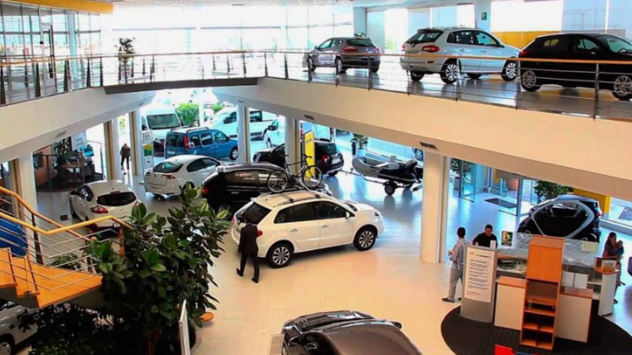 Una concesionaria deberá devolver las cuotas del auto a una cliente por aumentarle un 420%