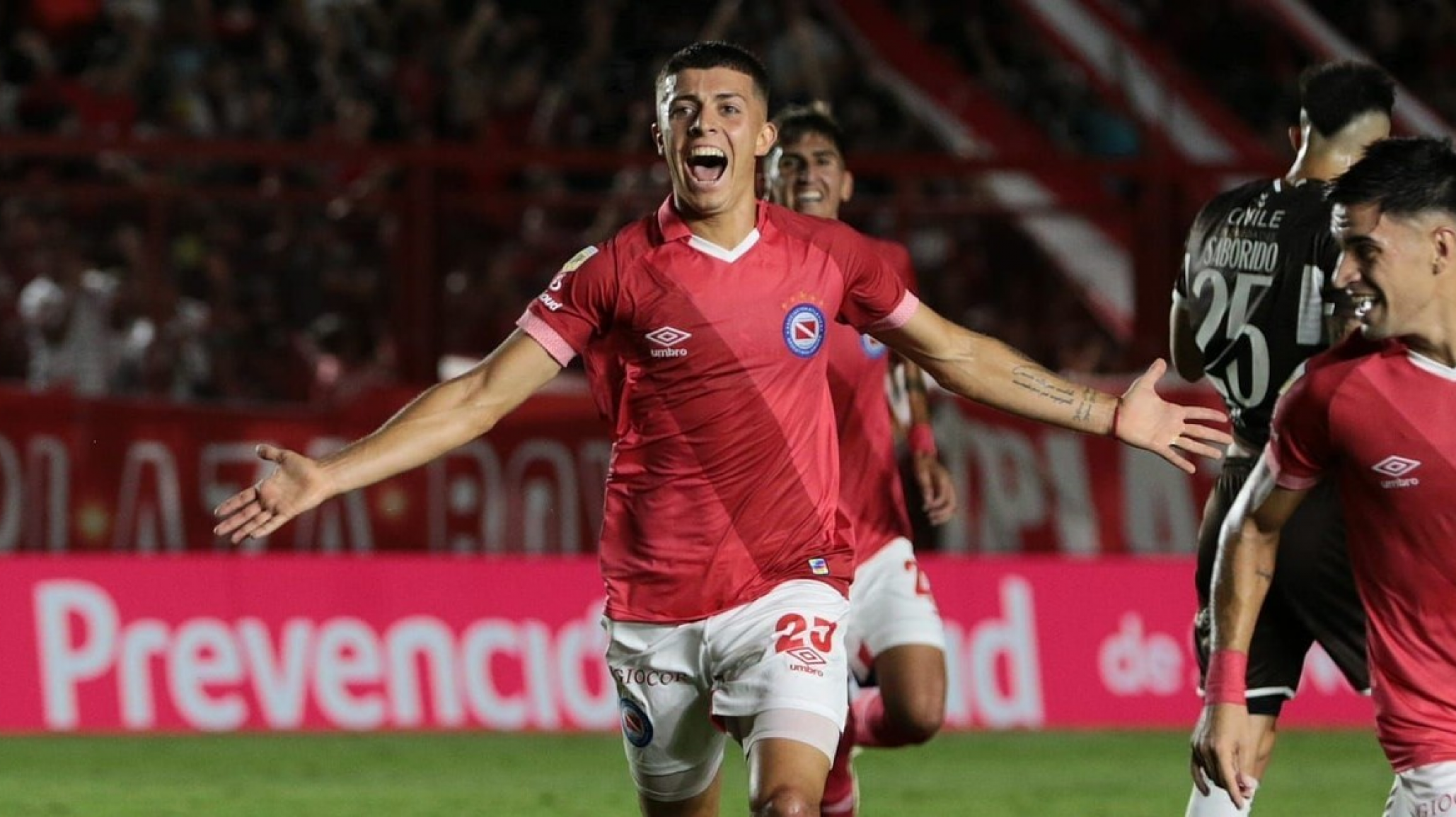 Argentinos Juniors avanza a semifinales de la Copa de la Liga Profesional tras una definición por penales