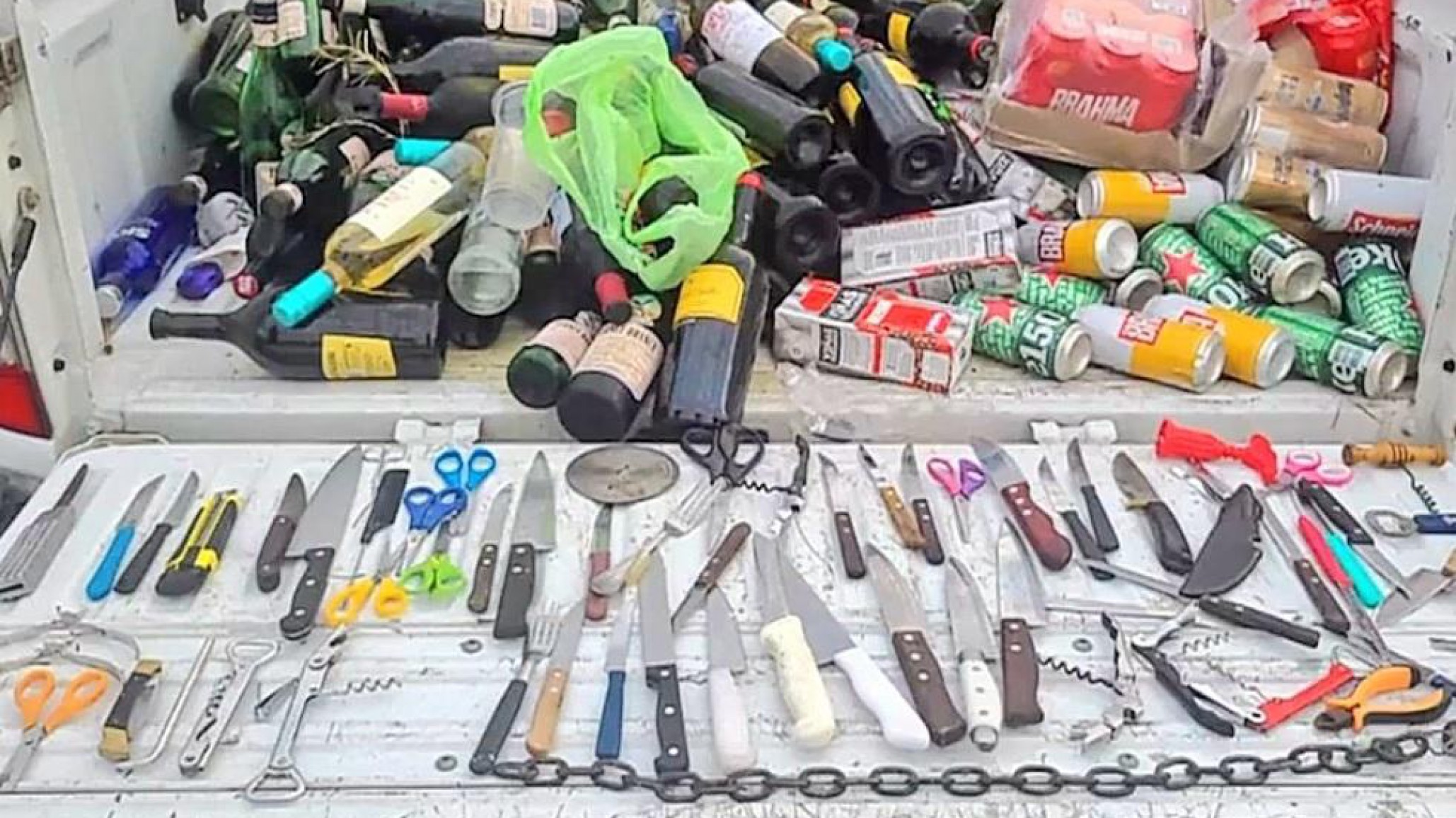 En la previa del Superclásico, la policía cordobesa secuestró cuchillos, alcohol y drogas