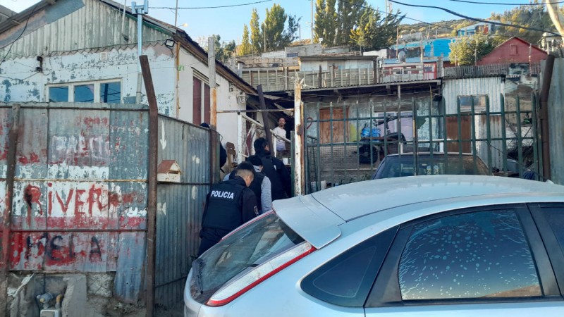 Allanamiento en la casa del ladrón de bicicleta: encontraron un arma