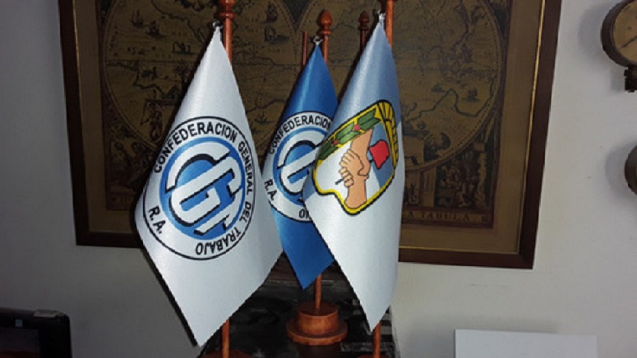 CGT y otras organizaciones marchan contra la Ley Bases: "La Patria no se Vende"