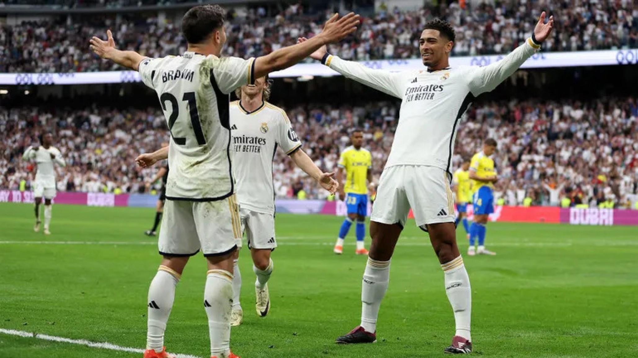 Real Madrid se corona campeón de LaLiga tras golear al Cádiz
