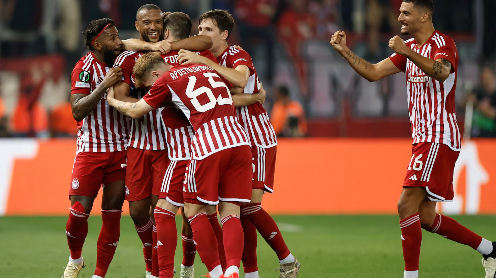 Olympiacos a la final de la Conference League: ¡Dibu Martínez no pudo evitar la derrota!