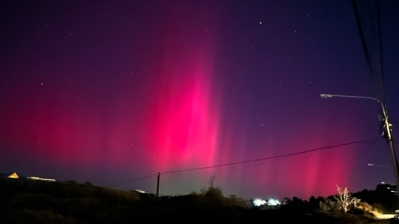Por la noche una tormenta solar causó auroras australes en Ushuaia y otros puntos del país