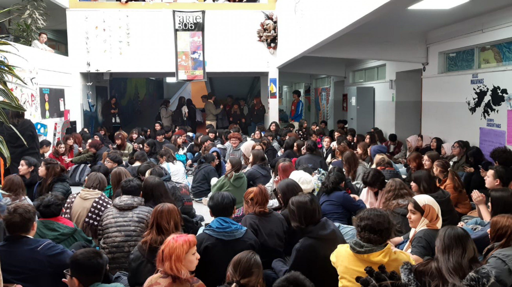 Directora de la Escuela de Arte: "Los estudiantes sienten frío y es su forma de reclamar"