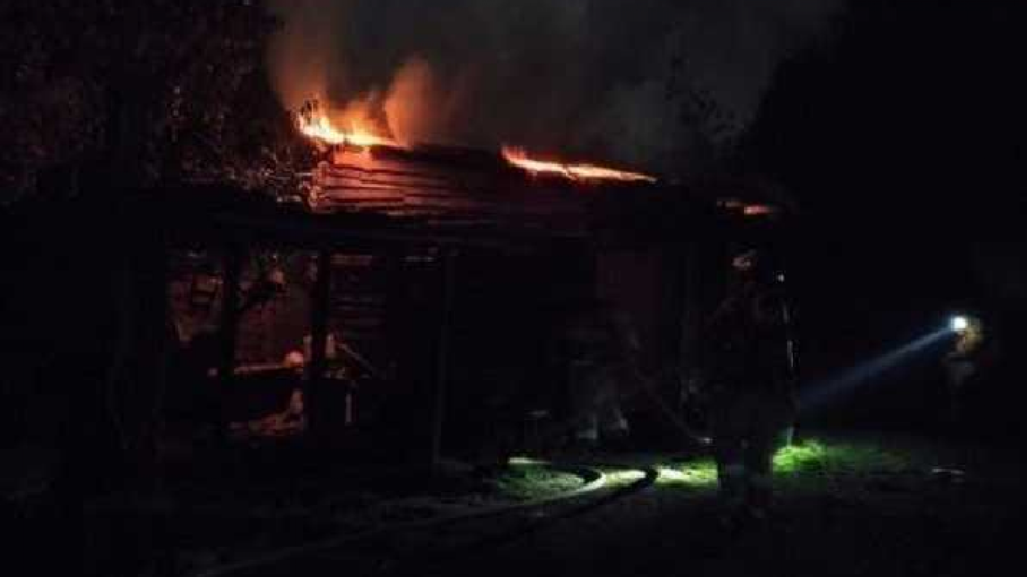 Incendio consumió una vivienda en Lago Puelo