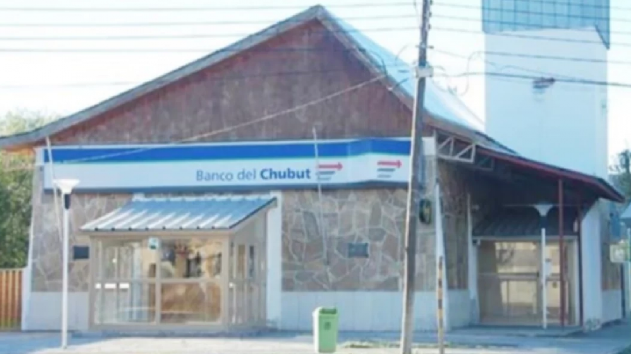 Alerta en Río Mayo: Amenaza de bomba en sucursal del Banco del Chubut